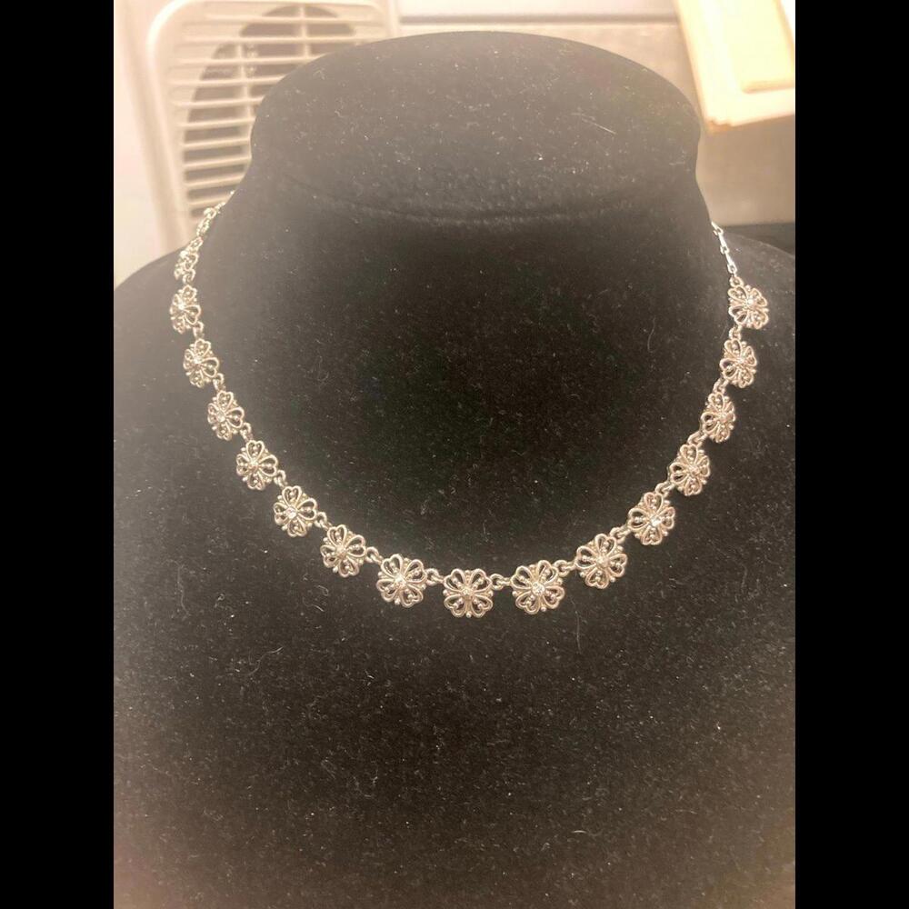 Avon Silver Small Flower Necklace - Picture 3 of 3